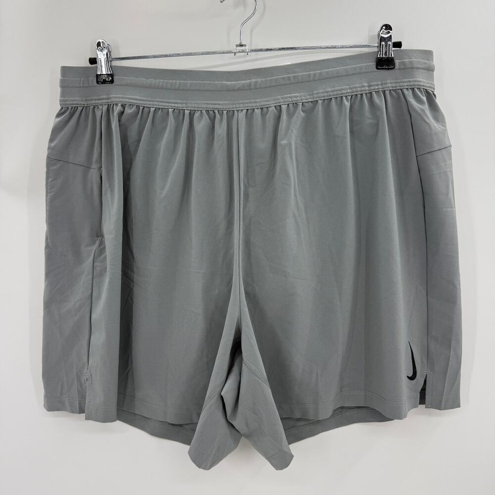 NIKE YOGA Athletic Shorts Size 4X Men Grey Boxer Brief Liner Grey 6 inch Inseam